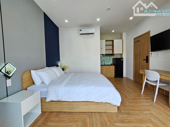 Bán khách sạn hầm 5 tầng VIP Nguyễn Gia Trí cho thuê 300 triệu/tháng ngang 8M x 25M - 3