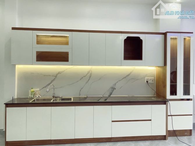 Nhà 3 tầng Tân Cổ Điển Phú Thượng Cạnh chợ giá 2.9x tỷ - 3