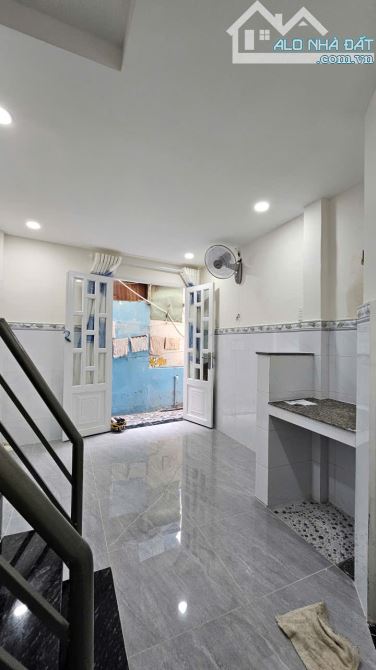 SÁT MẶT TIỀN HẺM NGANG 4M  TRUNG TÂM Q4  DIỆN TÍCH SD 42 M2  HƠN 1,5 TỶ SỔ HỒNG - 3