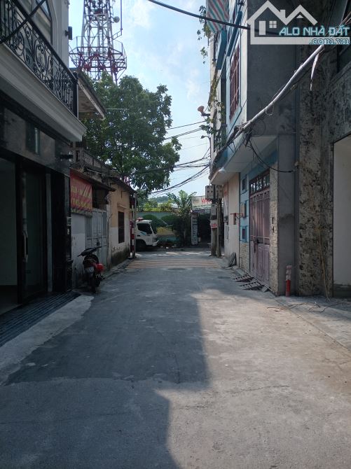 Bán gấp nhà phố Ngọc Trì, 5 tầng, 3 ngủ, nhỉnh 5 tỷ