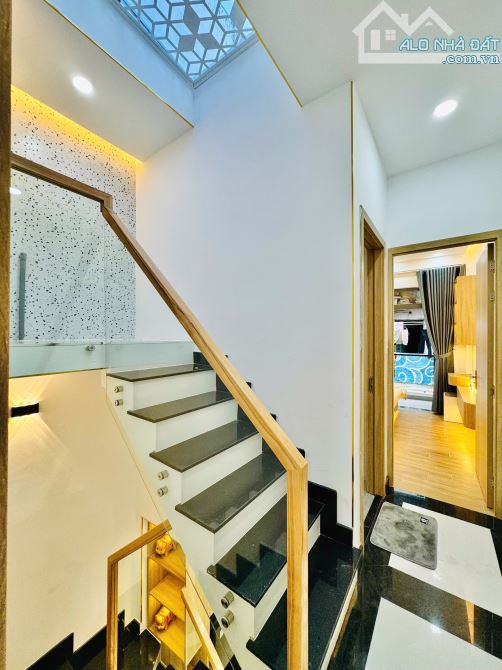 Bán Nhà Phú Nhuận - Nhà 2 Tầng - ~40m2 - Full Nội Thất - Nhỉnh 5 Tỷ TL - 3