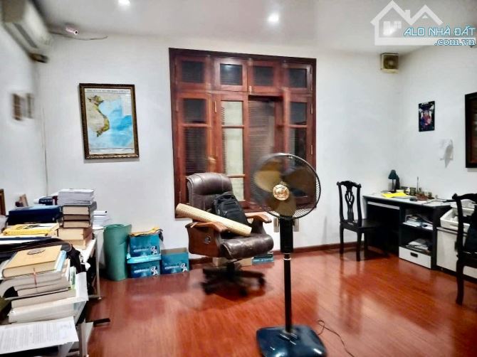 Cho thuê nhà tại TC5 Yên Xá, dt 100m mt 5m nhà 4T, kinh doanh, 22 triệu - 3