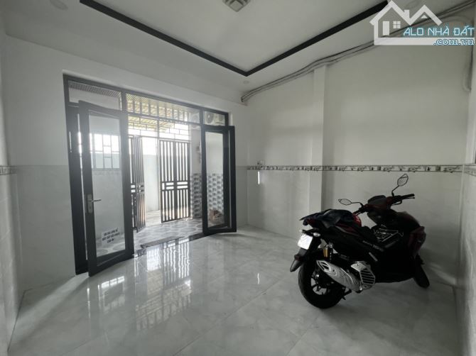 GIẢM 200TR NHỈNH 5 TỶ NHÀ MỚI ĐẸP 1 TRỆT 1 LẦU HBP- DÒNG TIỀN 12TR/THÁNG 59.8M2(4❌15M)3PN, - 3