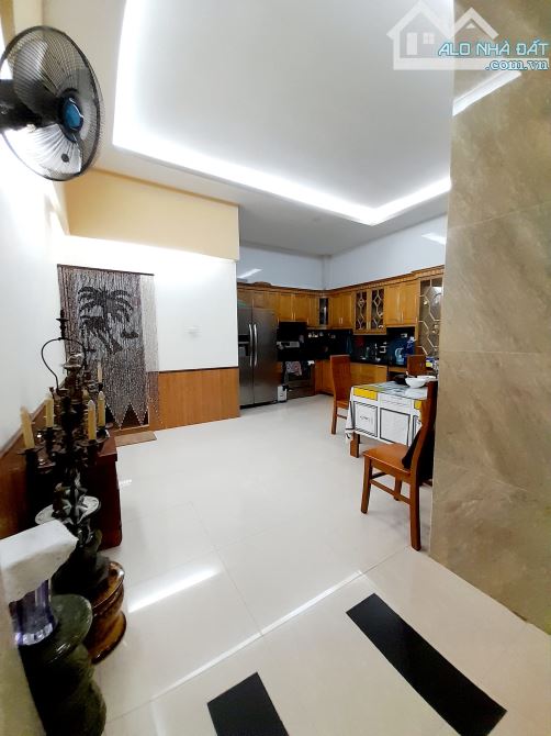 Bán nhà Thanh Xuân, dt70m2 mặt tiền rộng, gần oto ngõ thông, 2 thoáng nhỉnh 12 tỷ - 4