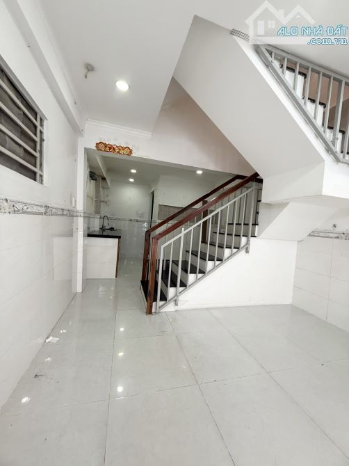 MINH PHỤNG QUẬN 11, HẺM NHỰA 8M, 1 TRỤC THẲNG DT GẦN 40M2, 3 TẦNG - 5