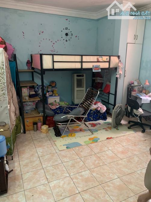 Quan Thổ 1, 28m, Nhà đẹp ở luôn, Ngõ thông rộng gần phố, Sổ vuông nở hậu, Giá rẻ đầu tư - 4