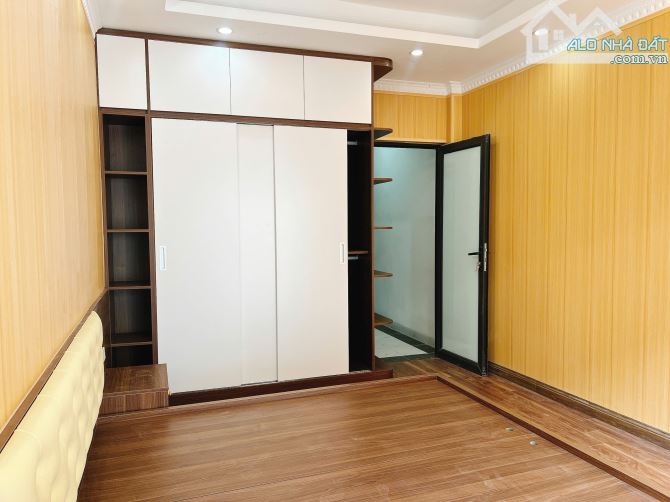 NHÀ MỚI 5 TẦNG – 3 NGỦ DUY NHẤT TẠI LONG BIÊN GIÁ DƯỚI 5 TỶ - THIẾT KẾ ĐẸP - Ô TÔ ĐỖ GẦN - 4