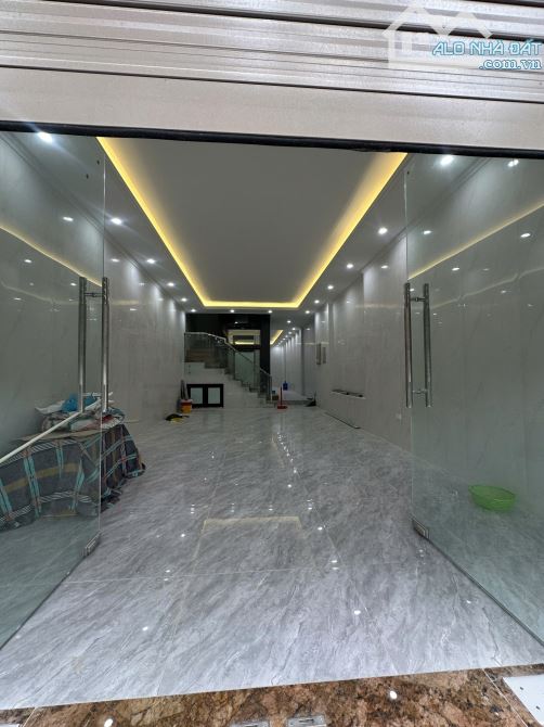 Cho thuê nhà mặt phố Trần điền, 90m2, thang máy, vỉa hè rộng - 4