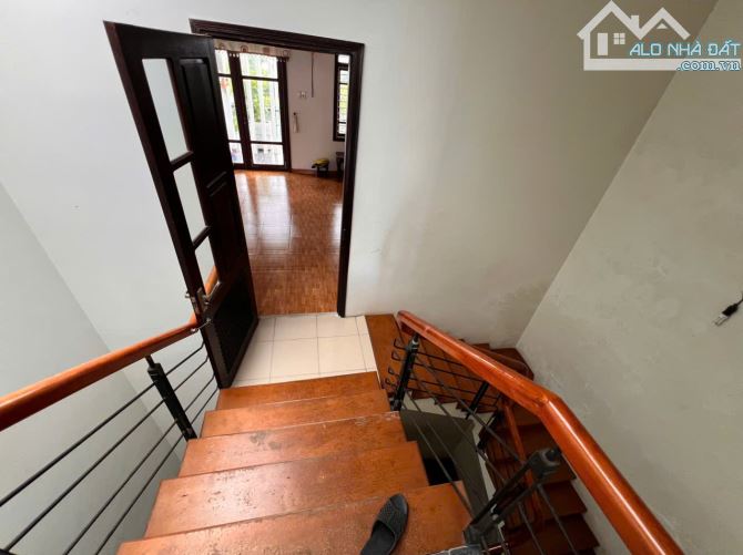 Bán nhà đẹp 4 tầng đường 11m Dương Thị Xuân Quý, phường Mỹ An - khu đông đúc - 4