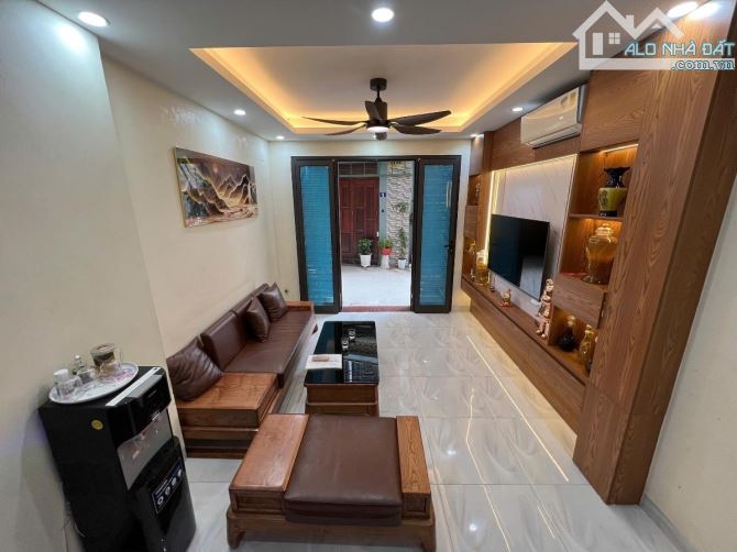 Nhà đẹp cạnh chợ Ngọc Thụy - oto đỗ cửa- 38m x 5 tầng - 8,5 tỷ CÓ BỚT - 4