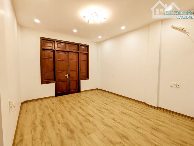 Bán nhà Phân lô QĐ Hoàng Văn Thái- 67Mx 7 tầng- view cực thoáng- oto vào nhà- dừng đỗ 24/7 - 4