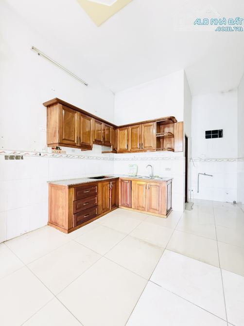 Bán Nhà Mặt Tiền Hóc Môn -105 M2 (7x15 ) - 2Tầng - Đường nhựa 8m  -  Chỉ 4,35Tỷ. - 4