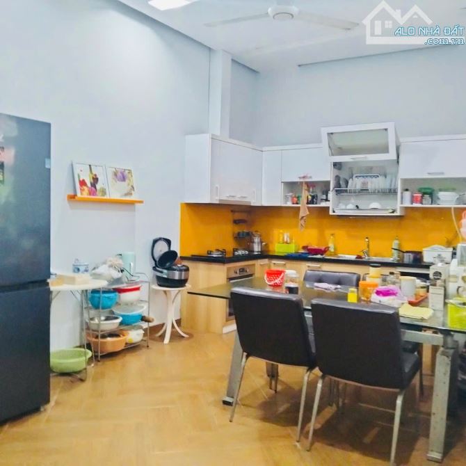 BÁN Nhà Sân Vườn Hoa Lư, HAI BÀ TRƯNG, 90M2 X 4 TẦNG, LÔ GÓC 2 THÁNG, MẶT TIỀN 9M - 3