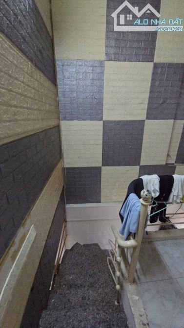 🔥 Nhà 3 tầng kiệt Triệu Nữ Vương . Hải Châu - Diện tích : 40m2 , hướng tây . - 4