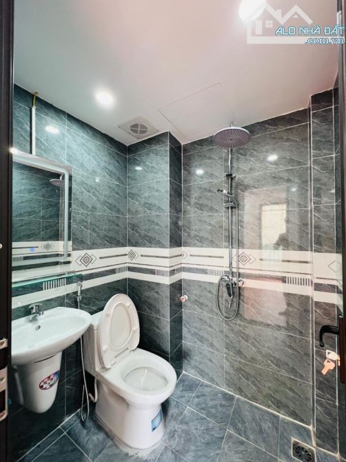 NHÀ MỚI - GIÁP NHỊ - THANG MÁY - BA GÁC - 15M Ô TÔ TRÁNH - 4