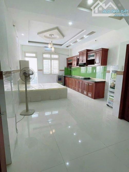 Mặt Tiền Dương Quảng Hàm - 112M² - 4Tầng BTCT - 12CHDV - 4