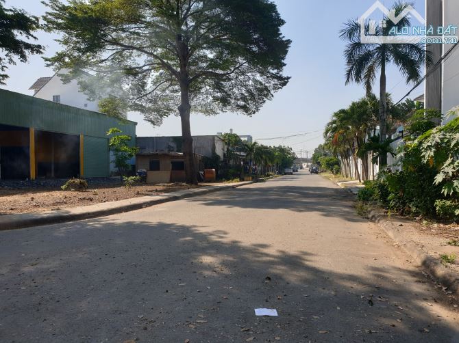 Bán đất đường Nguyễn Duy Trinh khu nhà Ở 811 gần chợ Phú Hữu Quận 9 cũ (342m2) 75 tr/m2 - 4