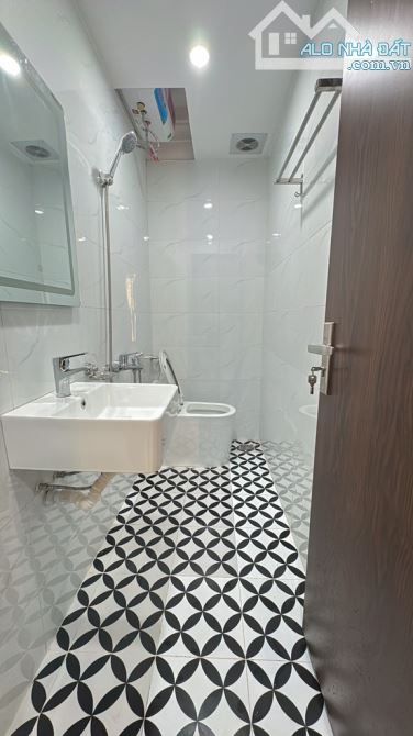 BÁN Tập Thể T1 . DOÃN KẾ THIỆN . 75m2 . 4tỷ45 . Sổ đỏ chính chủ . Oto đỗ cửa - 4