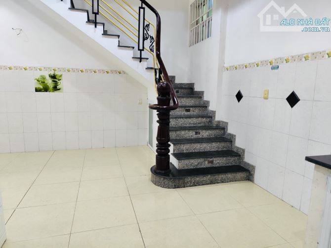 Bán Nhà Hóc Môn - 101M2 ( 6 x 18 ) - 3Tầng - HXH -  Chỉ 4,2Tỷ. - 4