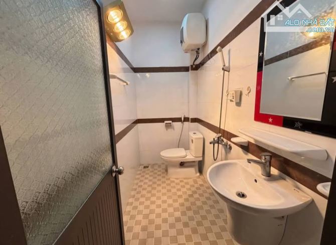Bác Thoa đang cần bán nhà 4t,45m tại con phố Phan Đình Giót,Hà Đông,ngõ to chỉ 8t - 4