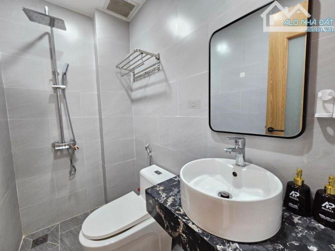 Bán khách sạn hầm 5 tầng VIP Nguyễn Gia Trí cho thuê 300 triệu/tháng ngang 8M x 25M - 4