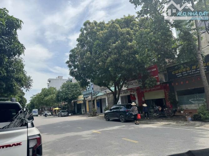 Còn xót lại!! Lô 42m2 Vuông Vắn, Trung Tâm Thị Trấn, Ngõ Thông Ô Tô  🚘  7 chỗ đỗ cửa - 4