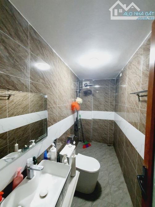 CHỦ CẦN TIỀN BÁN NHANH TRONG THÁNG – NHÀ 4 TẦNG MỚI ĐẸP – 2 BƯỚC RA CHỢ - SẴN DÒNG TIỀN 6T - 4