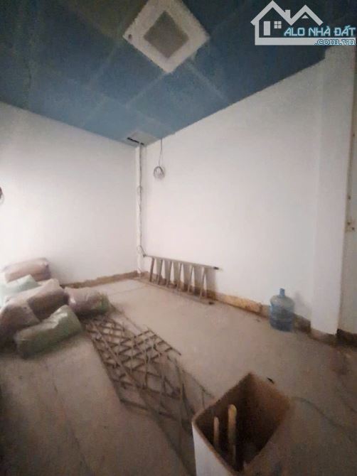 Nhà 2 tầng  Hẻm 8m có vỉa hè  vài bước ra mặt tiền Lê trọng Tấn Tân Phú  4.3x18m Giá 10.3 - 4