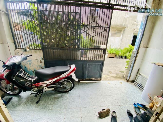 Gấp bán nhà 819/...đường Quang Trung, F 12, Gò Vấp, 50m2, 2 tầng, 2PN, 2 WC, giá 5 tỷ - 4