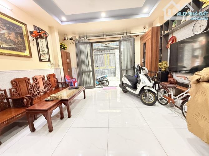 Gấp, cần bán nhà hẻm ô tô cát MT Cộng Hòa, đối diện Eotwn ,54m2, 1tr2l, 11ty3 - 5