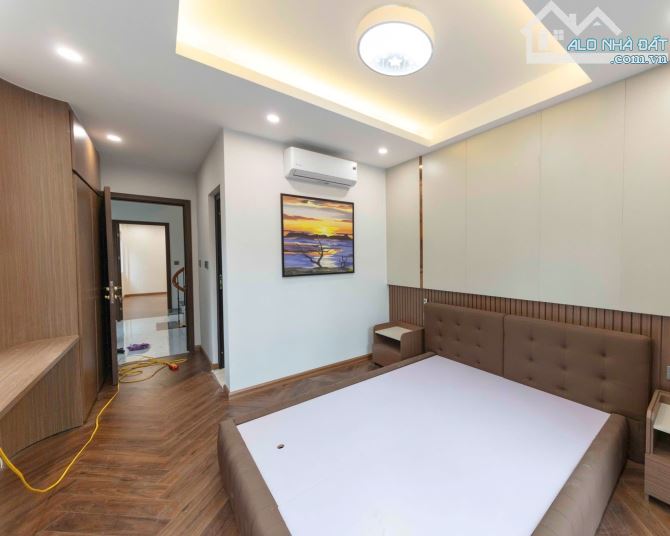 OTO 7 CHỖ ĐỖ CỬA Ngô Thi Sỹ, Hà Đông. THANG MÁY nhập khẩu, 35m Giá 9 tỷ - 5