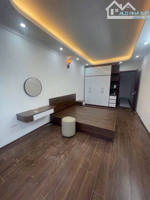 Bát Khối 42m x 5 tầng - ô tô ngủ trong nhà - SDCC - 6.2 tỷ - 5