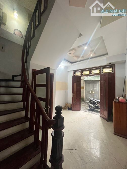 CẦU GIẤY GẦN Ô TÔ 5 TẦNG 4 NGỦ 40m GIÁ 8TY99 - 5