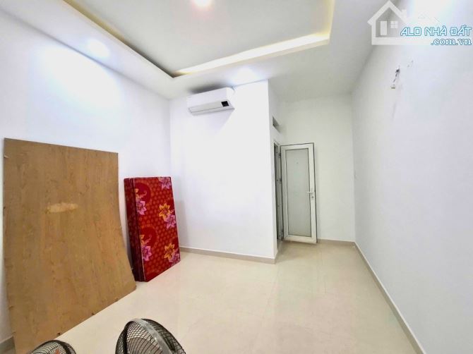 Bán nhà Gò Vấp, Hẻm Xe Hơi Gần Chợ HẠNH THÔNG TÂY, Nhà Hẻm 2MT, 65M2. Chỉ 5.5Tỷ - 5