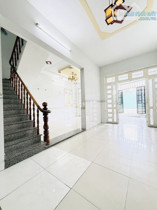 Bán Nhà Mặt Tiền Hóc Môn -105 M2 (7x15 ) - 2Tầng - Đường nhựa 8m  -  Chỉ 4,35Tỷ. - 5