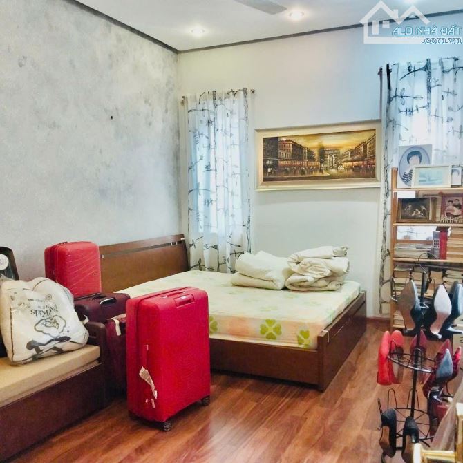 BÁN Nhà Sân Vườn Hoa Lư, HAI BÀ TRƯNG, 90M2 X 4 TẦNG, LÔ GÓC 2 THÁNG, MẶT TIỀN 9M - 4