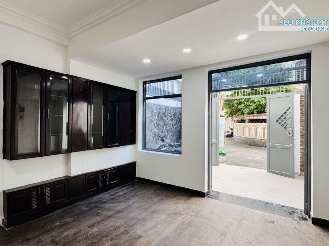 MẶT TIỀN KINH DOANH NGAY TRUNG TÂM PHÚ NHUẬN - 61M2 4 TẦNG 5PN NGANG 4M6 XE HƠI NGỦ NHÀ - - 5