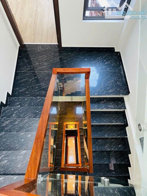 Bán nhà Lạc Long Quân -30m ra ô tô - 35m2- 5tầng- xây mới - ngõ thoáng - 5