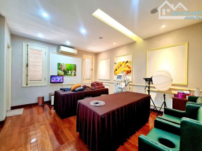 BÁN BIỆT THỰ VĂN QUÁN – 215m² – 4 TẦNG – MẶT TIỀN 10m – VỊ TRÍ HIẾM - 5
