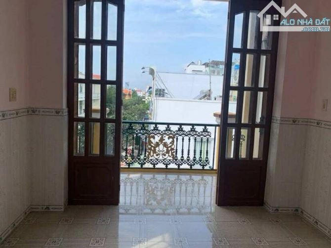 Cho thuê nhà 3 tầng gần đại lộ Hoà Bình có sân rộng 15 triệu - 5