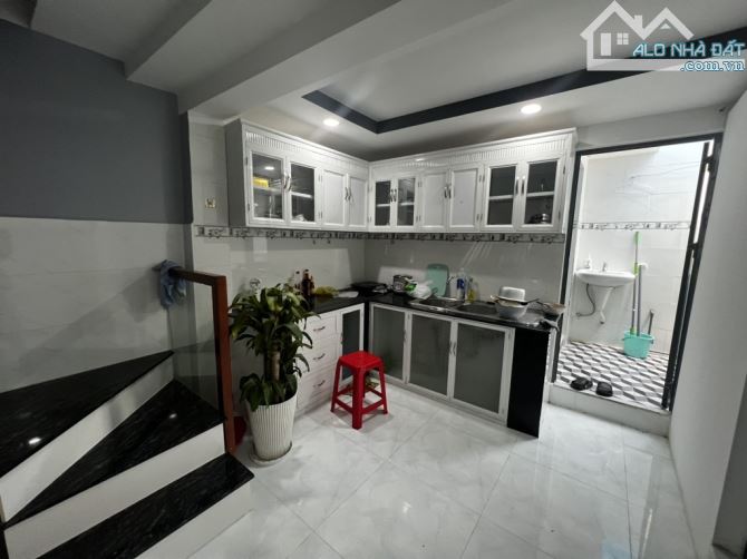 GIẢM 200TR NHỈNH 5 TỶ NHÀ MỚI ĐẸP 1 TRỆT 1 LẦU HBP- DÒNG TIỀN 12TR/THÁNG 59.8M2(4❌15M)3PN, - 5