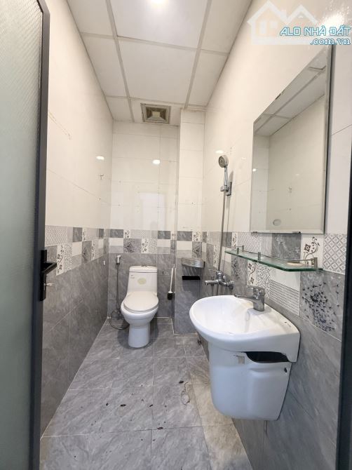 MINH PHỤNG QUẬN 11, HẺM NHỰA 8M, 1 TRỤC THẲNG DT GẦN 40M2, 3 TẦNG - 7