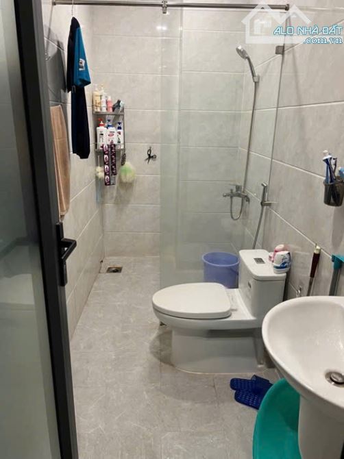 Bán gấp nhà 3 tầng mới toanh 333m2 - vị trí đẹp giá siêu rẻ chỉ 5.9 tỷ - 6