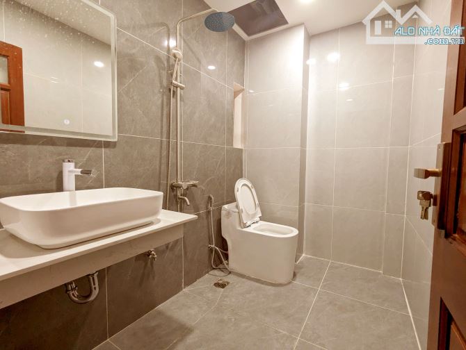 Bán nhà Phân lô QĐ Hoàng Văn Thái- 67Mx 7 tầng- view cực thoáng- oto vào nhà- dừng đỗ 24/7 - 6