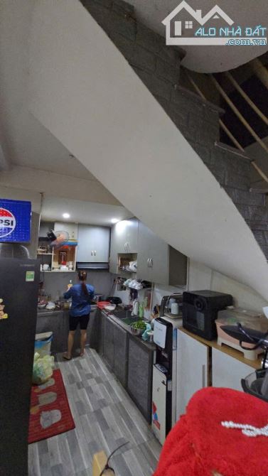 🔥 Nhà 3 tầng kiệt Triệu Nữ Vương . Hải Châu - Diện tích : 40m2 , hướng tây . - 6