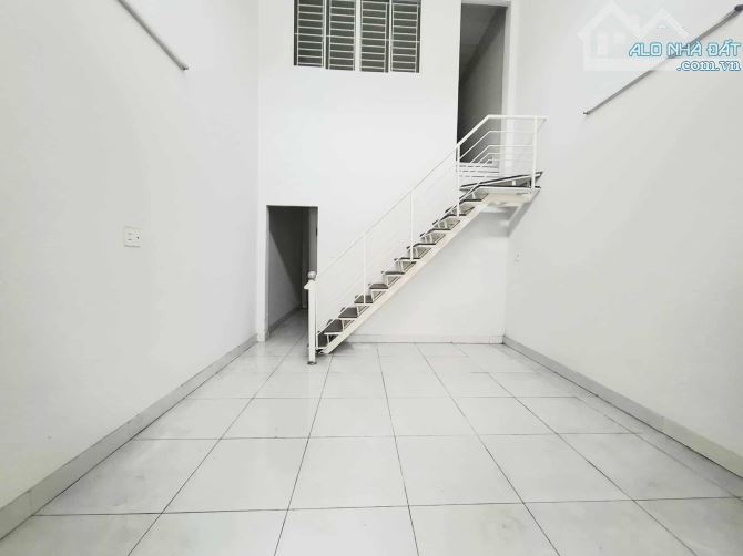 Bán gấp nhà 58m2 2 tầng 3 phòng - hẻm 5m thông - nở hậu - bình tân kế tân phú qua tân ình - 6