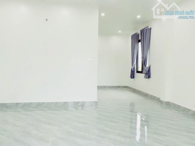 Nhà 3 tầng Tân Cổ Điển Phú Thượng Cạnh chợ giá 2.9x tỷ - 6