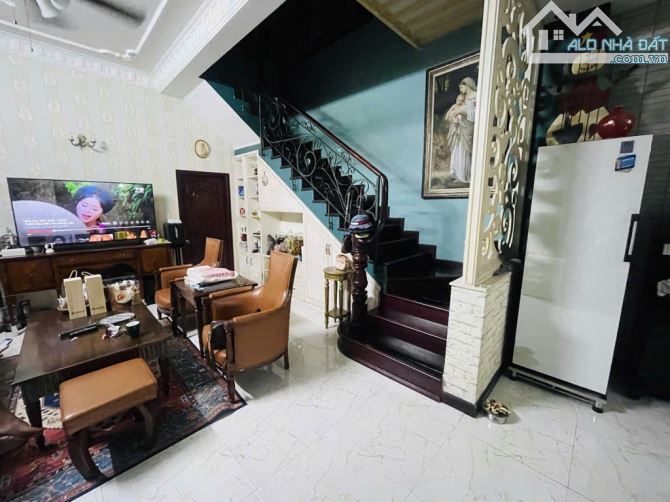 BIỆT THỰ SÂN VƯỜN NGAY VINCOM LÊ VĂN VIỆT – DT 210M², NỞ HẬU - 6