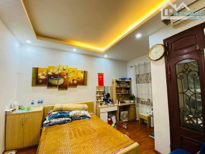 BÁN NHÀ PHÂN LÔ HOÀNG QUỐC VIỆT – VỈA HÈ, Ô TÔ TRÁNH – 41M², 4 TẦNG, GIÁ 15.6 TỶ - 6