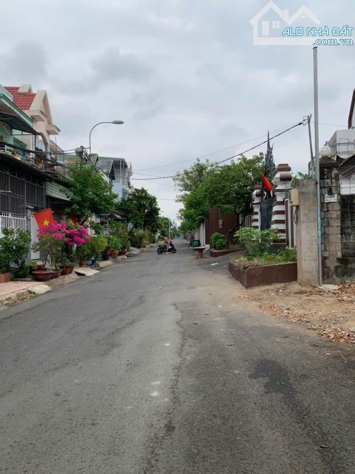 35 TỶ-CẦN BÁN CĂN BIỆT THỰ 865m2-(19x46m) ,đường 197 hoàng hữu nam, p.tân phú ,tp.thủ đức - 7